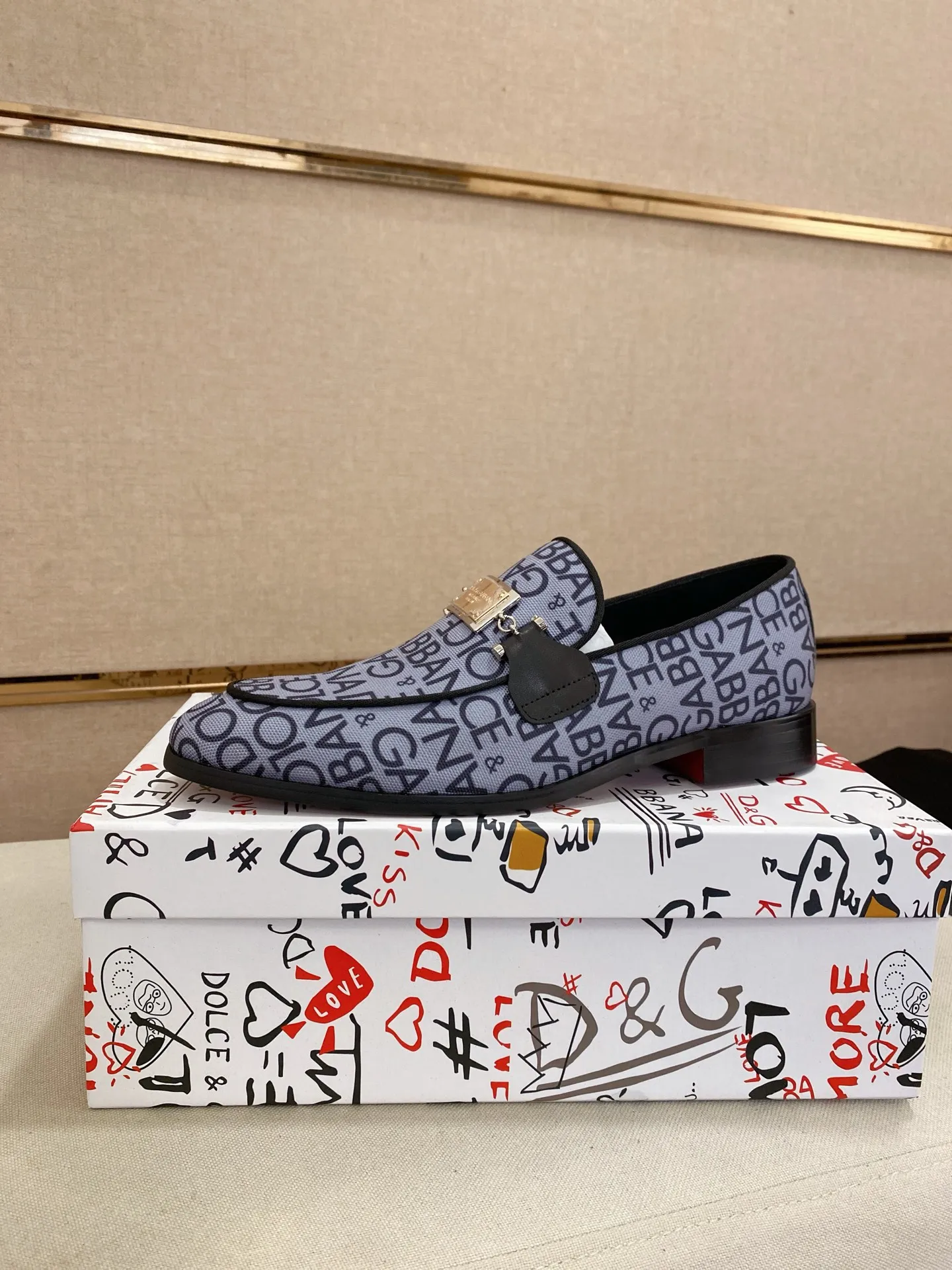 Men's clothing and shoes💰 520💰🌲DG top-notch 🔍🔍men's leather shoes🚹sold simultaneously ⚠The uppers are imported from Italy, the lining is fully imported cowhide, and the accessories are imported💪💪, completely 1⃣️ vs. 1⃣️🇮🇹💪 💪, ⚠Sole: The original sole is specially provided by the original factory, the exclusive movable molded sole is super comfortable, ⚠Original factory follow-up goods, 🔍🔍high quality, can be entered and exited at will, welcome to compare ⚠Size number: 38-44. Can be customized 45 non-returnable
